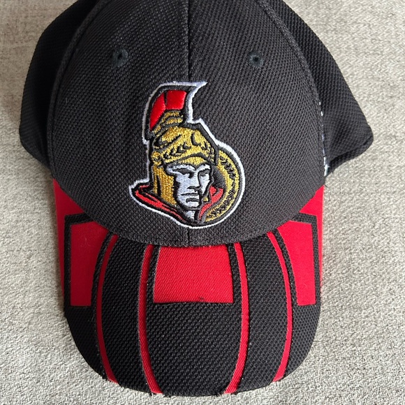 NHL Team Caps - Lot of 10 Plus One Gongshow Hat - Picture 5 of 15